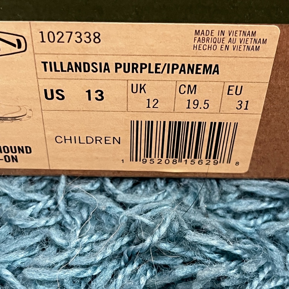 Slip on Keen child running/climbing sneaker